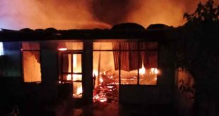 Suasana kebakaran di Arama TNI AD di Sekojo, Palembang. Foto: Sumselheadline/Ela.