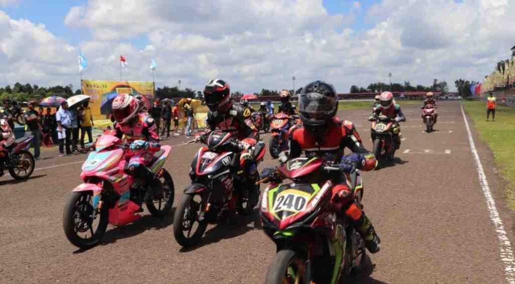 Ratusan Raider Region Sumatera Ngaspal ikut Kejuaraan Nasional Motoprix Region Sumatera Seri 1 2024 di di Skyland Internasional Circuit Sekayu, Minggu (5/5/2024).Foto:Kominfo Muba.