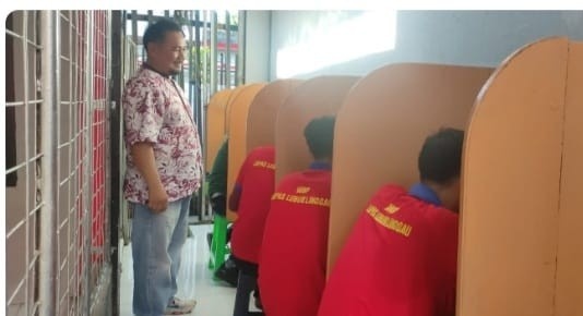Suasana video cal warga binaan Lapas kelas II Lubuklingau. Foto: Humas Lapas Narkotika Muarabeliti.