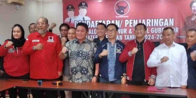 Bacagub Herman Deru saat mengembalikan formulir pendaftaran Bacagub dari PDIP Sumsel, di kantor DPD PDI Perjuangan Sumsel, Senin (20/5/2024). Foto: Sumselheadline/Fer.