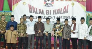 Para pengurus Keluarga Minang Solok Saiyo Sakato (S3) Kota Palembang bersama Ratu Dewa, Sabtu (11/5/2024) malam. Foto: Tim Ratu Dewa.