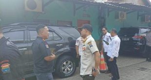 Tim teknis Pemkot Palembang yang mendatangi Diskotek DA, Kamis (30/5/2024). Foto: Sumselheadline/Ela.