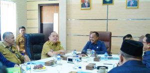 Pj Bupati Muba, Sandi Fahlepi bersilaturrahim dengan para pimpinan DPRD Muba, Senin (27/5/2024). Foto: Kominfo Muba.