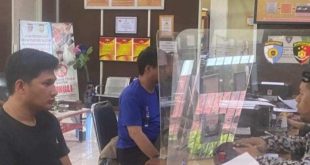 Kiki, driver ojek online, saat melapor penganiayaan dirinya di POlrestabes Palembang, Selasa (7/5/2024). Foto: Sumselheadline/Ela.