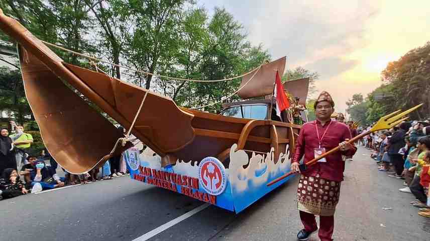 Salah satu mobil hias Provinsi Sumsel yang mengikuti parade di HUT Dekranas di Solo. Foto: Humas Pemeprov Sumsel.