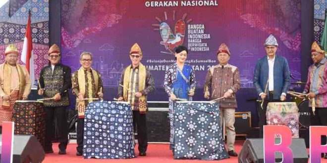 Sekretaris Daerah (Sekda) Sumsel SA Supriono membuka Gerakan Nasional Bangga Buatan Indonesia dan Bangga Berwisata di Indonesia, Minggu (26/5/2024). Foto: Humas Pemprov Sumsel.