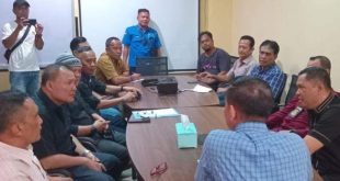 Gerakan Rakyat Peduli Keadilan Republik Indonesia (GRPK RI) Sumsel, saat mendatangi Polda Sumsel, Senin (27/5/2024). Foto: Sumselheadline/Ela.