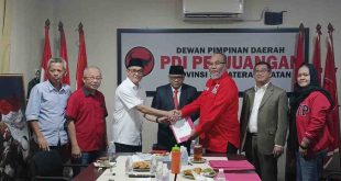 Heri Amalindo saat mengembalikan formulir Cagub ke PDI Perjuangan Sumsel, Senin (13/5/2024). Foto: Sumselheadline/Fer.