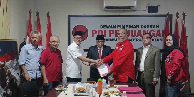 Heri Amalindo saat mengembalikan formulir Cagub ke PDI Perjuangan Sumsel, Senin (13/5/2024). Foto: Sumselheadline/Fer.