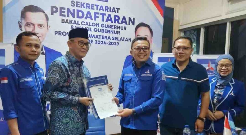 Bacagub Sumsel, Heri Amalindo mengambil formulir pendafaran Cagub di Partai Demokrat Sumsel. Foto: Sumselheadline/Fer.