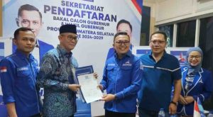 Bacagub Sumsel, Heri Amalindo mengambil formulir pendafaran Cagub di Partai Demokrat Sumsel. Foto: Sumselheadline/Fer.