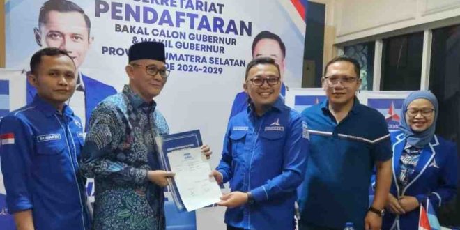 Bacagub Sumsel, Heri Amalindo mengambil formulir pendafaran Cagub di Partai Demokrat Sumsel. Foto: Sumselheadline/Fer.