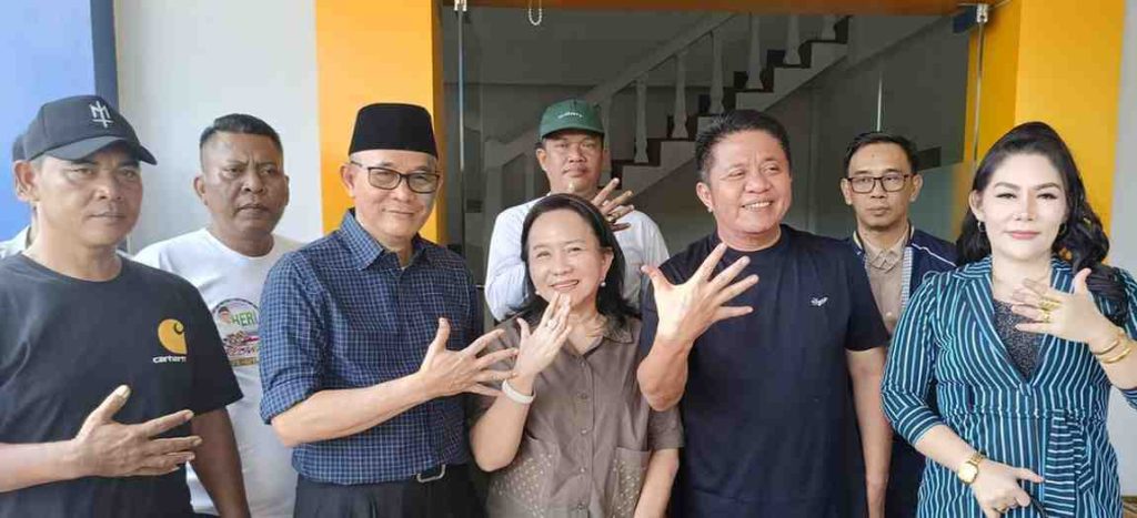 Bacagub Sumsel Heri Amalindo mengambil formulir di Nasdem Sumsel, yang dipimpin Herman Deru yang juga Bacagub Sumsel, Kamis (2/5/2024). Foto: Sumselheadline/Fer.