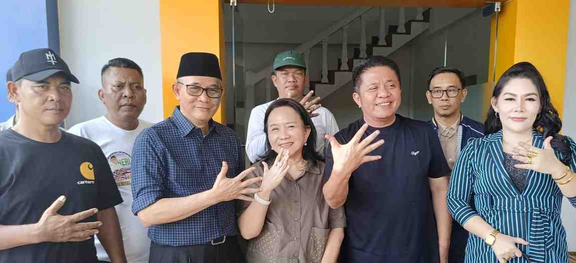 Bacagub Sumsel Heri Amalindo mengambil formulir di Nasdem Sumsel, yang dipimpin Herman Deru yang juga Bacagub Sumsel, Kamis (2/5/2024). Foto: Sumselheadline/Fer.
