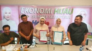 Ir Hj Holda, MSi dan Hj Meli Mustika, SE, MM mendeklarasikan sebagai Bakal Calon Gubernur dan Bakal Calon Wakil Gubernur Sumsel 2024-2029, Minggu (19/5/2024). Foto: Sumselheadline/Fer.