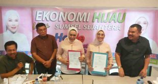 Ir Hj Holda, MSi dan Hj Meli Mustika, SE, MM mendeklarasikan sebagai Bakal Calon Gubernur dan Bakal Calon Wakil Gubernur Sumsel 2024-2029, Minggu (19/5/2024). Foto: Sumselheadline/Fer.