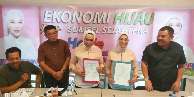 Ir Hj Holda, MSi dan Hj Meli Mustika, SE, MM mendeklarasikan sebagai Bakal Calon Gubernur dan Bakal Calon Wakil Gubernur Sumsel 2024-2029, Minggu (19/5/2024). Foto: Sumselheadline/Fer.