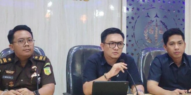 Kasipidsus Ario Apriyanto Gopar, SH MH saat gelar rilis penetapan sekaligus penahanan tersangka Doni Prayatna, Senin (27/5/2024). Foto: Sumselheadline/Ela.