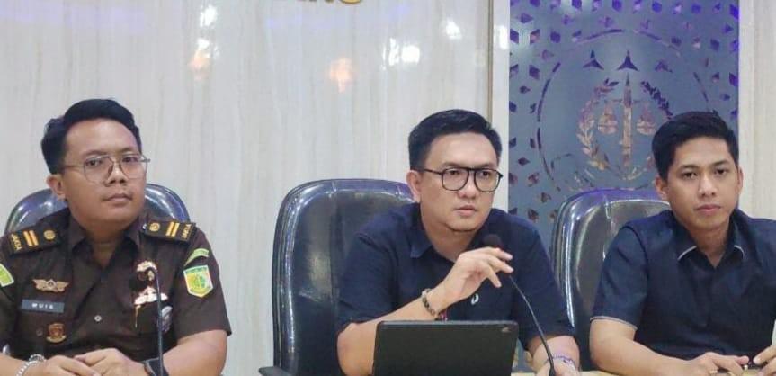 Kasipidsus Ario Apriyanto Gopar, SH MH saat gelar rilis penetapan sekaligus penahanan tersangka Doni Prayatna, Senin (27/5/2024). Foto: Sumselheadline/Ela.