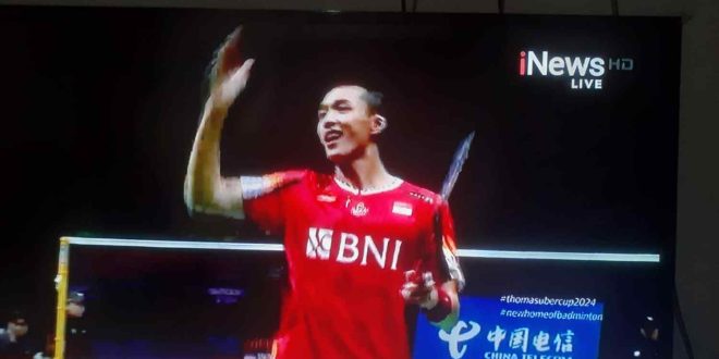 Jojo melakukan selebrasi usai menang melawan tunggal kedua Taiwan, Sabtu (4/5/2024). Foto: screenshot inews tv.