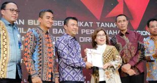 Pemberian penghargaan kinerja dan kontribusi stakeholders dari Polda Sumsel dan Badan Pertanahan Nasional (BPN). Foto: Dok PT KAI.