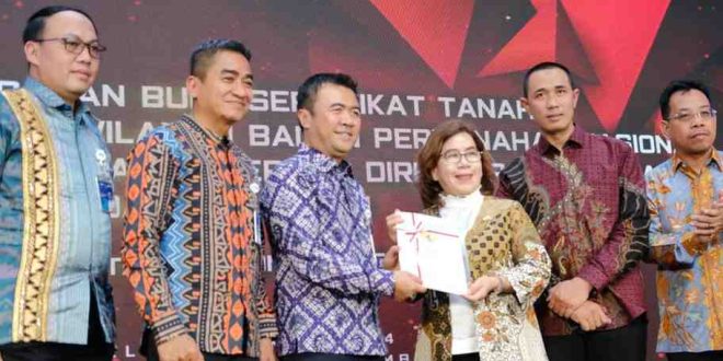 Pemberian penghargaan kinerja dan kontribusi stakeholders dari Polda Sumsel dan Badan Pertanahan Nasional (BPN). Foto: Dok PT KAI.