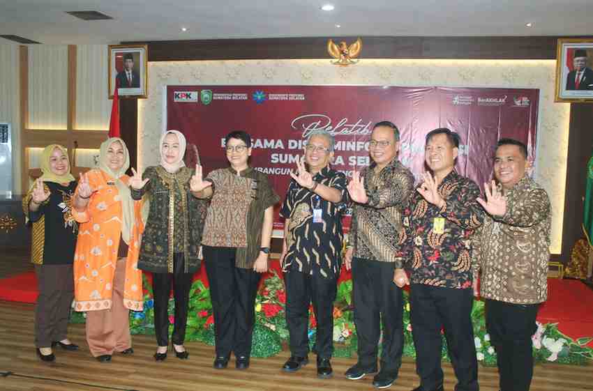 Kepala Dinkominfo Muba Herryandi Sinulingga AP dan sejumlha Kadis Kominfo se-Sumsel ikut pelatihan dengam tema, "Membangun Narasi dengan Konten Kreatif" di Swarna Dwipa, Palembang, Kamis (30/5/2024). Foto: Kominfo Muba.