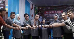 Pj Gubernur Sumsel, Agus Fatoni bersam Ketua Kamar Dagang dan Industri (Kadin) Indonesia Arsjad Rasjid melaunching Kopi Sumsel, Minggu (12/5/2024). Foto: Humas Pemprov Sumsel.