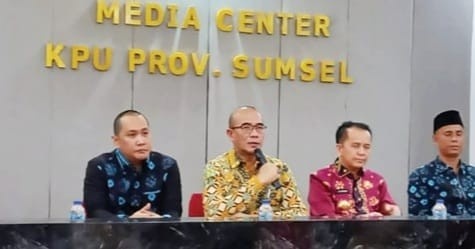 Ketua KPU RI, Hasyim Asy’ari, dan Penjabat (Pj) Gubernur Sumsel Dr Drs Agus Fatoni MSi, serta komisinoer KPUD Sumsel, Minggu (5/5/2024). Foto: Humas Pemprov Sumsel.