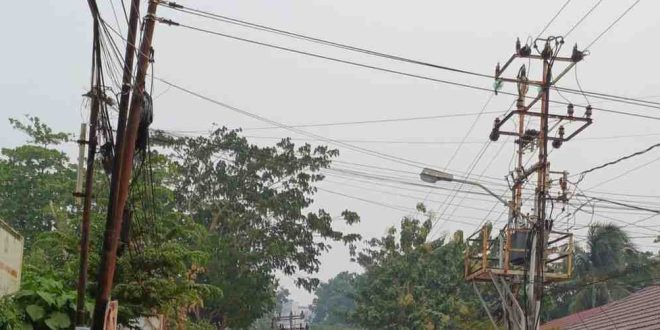 Salah satu titik lampu jalan di Dwikora Palembang yang mati, Jumat (10/5/2024). Foto: Sumselheadline/Pitria.