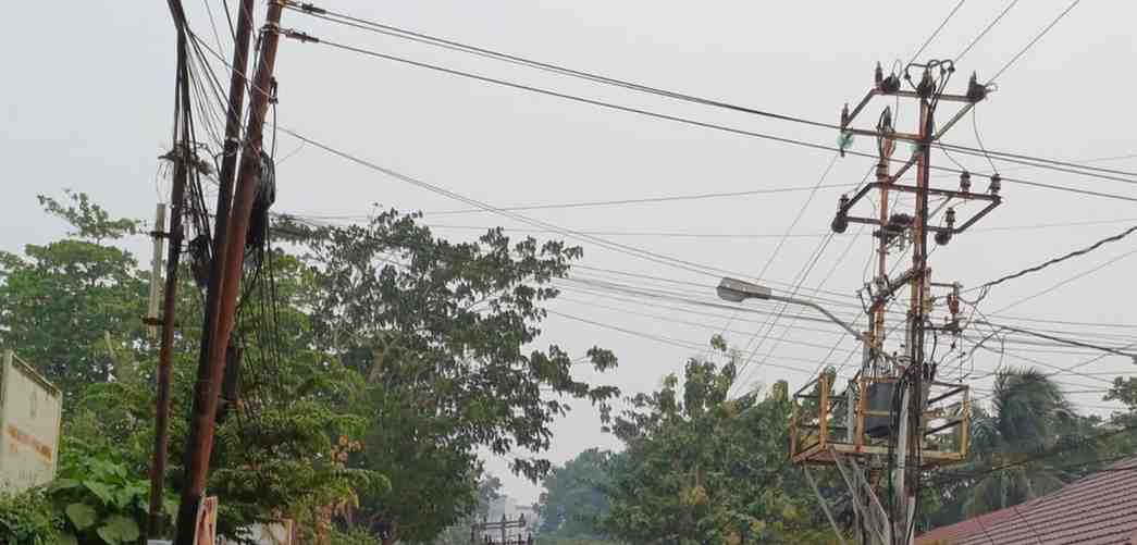 Salah satu titik lampu jalan di Dwikora Palembang yang mati, Jumat (10/5/2024). Foto: Sumselheadline/Pitria.