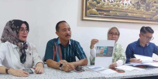 Tim kuasa hukum Irwan Sazili, Kadis Koperasi dan UKM Kabupaten Musi Banyuasin. Tities Rachmawati, SH Cs saat jumpa pers, Rabu (22/5/2024). Foto: Sumselheadline/Ela.
