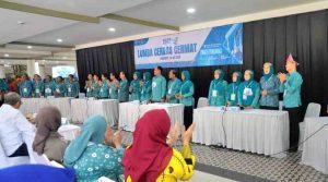 PKK Sumsel yang turut berpatisipasi dalam Lomba Cerdas Cermat Hari Kesatuan Gerak (HKG) PKK ke-52. Kegiatan ini berlangsung di Gedung Gastronomi, Taman Balekambang, Solo, Jawa Tengah, Kamis (16/5/2024). Foto: Humas Pemprov Sumsel.