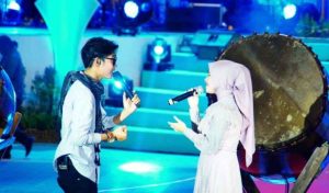 Artis Trisuaka dan Nabila menghibur para peserta MTQ Sumsel di Kota Sekayu, Jumat (3/5/2024). Foto: Kominfo Muba.