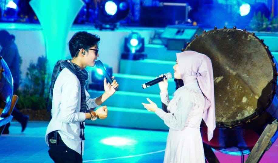 Artis Trisuaka dan Nabila menghibur para peserta MTQ Sumsel di Kota Sekayu, Jumat (3/5/2024). Foto: Kominfo Muba.