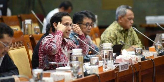 Mendikbud Riset, Nadiem Makariem saat rapat dengan DPR RI tahun lalu. Foto: monitor.co.id.