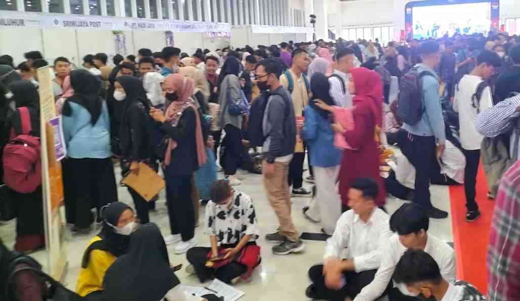 Para pencari kerja di acara jobfair beberapa waktu lalu di PTC Mall. Foto: Dok Sumselheadline.