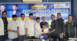 Feri Yusmadi mewakili Apriyadi, mengambil formulir bakal Cabup Muba di NasDem Muba, Jumat (3/5/2024). Foto: Sumselheadline/Rya.