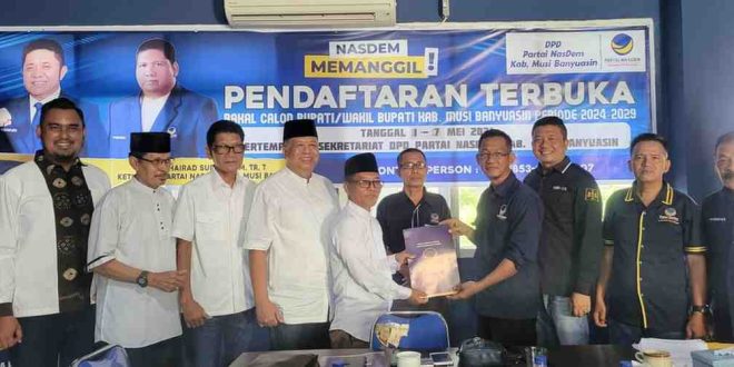 Feri Yusmadi mewakili Apriyadi, mengambil formulir bakal Cabup Muba di NasDem Muba, Jumat (3/5/2024). Foto: Sumselheadline/Rya.