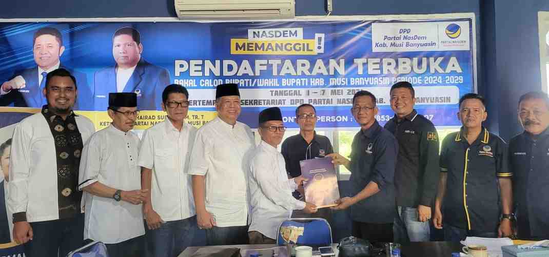 Feri Yusmadi mewakili Apriyadi, mengambil formulir bakal Cabup Muba di NasDem Muba, Jumat (3/5/2024). Foto: Sumselheadline/Rya.