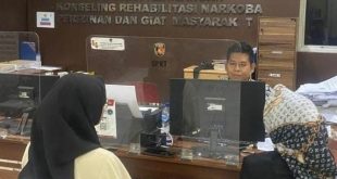 Korban rudakpaksa yang melapor ke Polrestabes oknum pembina pramua sebuah sekolah di Palembang, Selasa (14/5/2024). Foto: Sumselheadline/Ela.