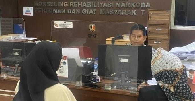 Korban rudakpaksa yang melapor ke Polrestabes oknum pembina pramua sebuah sekolah di Palembang, Selasa (14/5/2024). Foto: Sumselheadline/Ela.