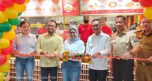 Pj Walikota Palembang, Ratu Dewa meresmikan gerai Haraku Ramen di Palembang Indah Mal, Senin (27/5/2024). Foto: Sumselheadline/Fer.