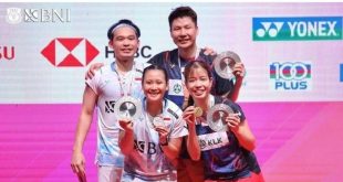 Rinov/Pitha saat usai pembagian hadia juara di Malaysia Master, Minggu (26/5/2024). Foto: IG PB PBSI.
