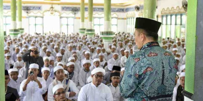 Pj Gubernur Sumsel, Agus Fatoni saat hadir di Ponpes Qodratullah, Banyuasin, Jumat (3/5/2024). Foto: Humas Pemprov Sumsel.