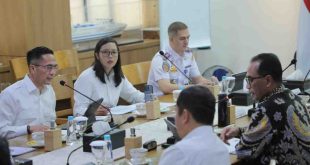 Pj Walikota Palembang, Ratu Dewa rapat dengan Menhub Budi Karya Sumadi di kantor Kemenhub, Jakarta, Rabu (22/5/2024). Foto: Kominfo Palembang.