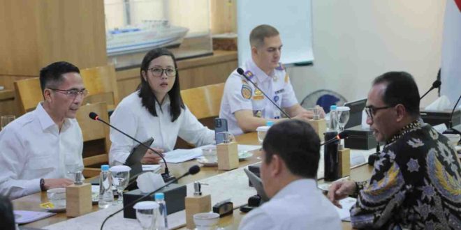 Pj Walikota Palembang, Ratu Dewa rapat dengan Menhub Budi Karya Sumadi di kantor Kemenhub, Jakarta, Rabu (22/5/2024). Foto: Kominfo Palembang.