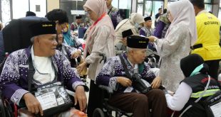 Para jemaah risiko tinggi kloter 2 Sumsel yang masuk ke Asrama Haji Palembang, Minggu (12//5/2024) pagi. Foto: Sumselheadline/Fer.