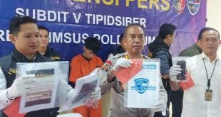 Tim Siber Polda Sumsel konfrence tentang penangkapan tiga pelaku promotor judi online, Selasa (7/5/2024). Foto: Sumselheadline/Ela.