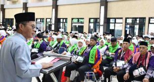 Kakanwil Depag Sumsel, Safitri Irwan melepas jemaah haji kloter 9 di Asrama Haji Palembang, Kamis (23/5/2024). Foto: Sumselheadline/Pitria.